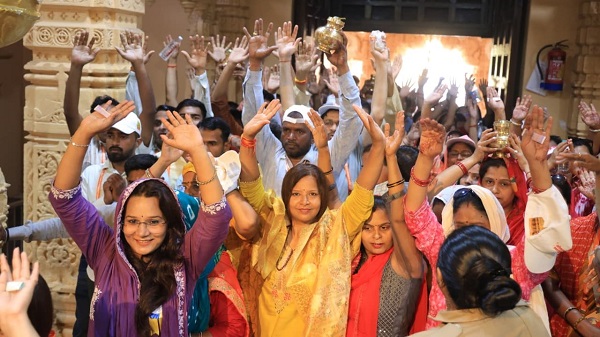 Somnath UP tourist in temple