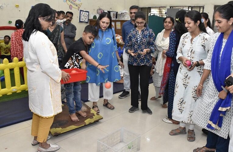 World Autism Awareness Day: સુરત સિવિલ હોસ્પિટલમાં ઓટિઝમ અંગે જાગૃતિ કાર્યક્રમ યોજાયો