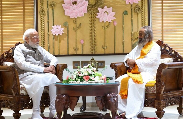 Art of Living: પ્રધાનમંત્રીએ શ્રી શ્રી રવિશંકરજી સાથે મુલાકાત કરી