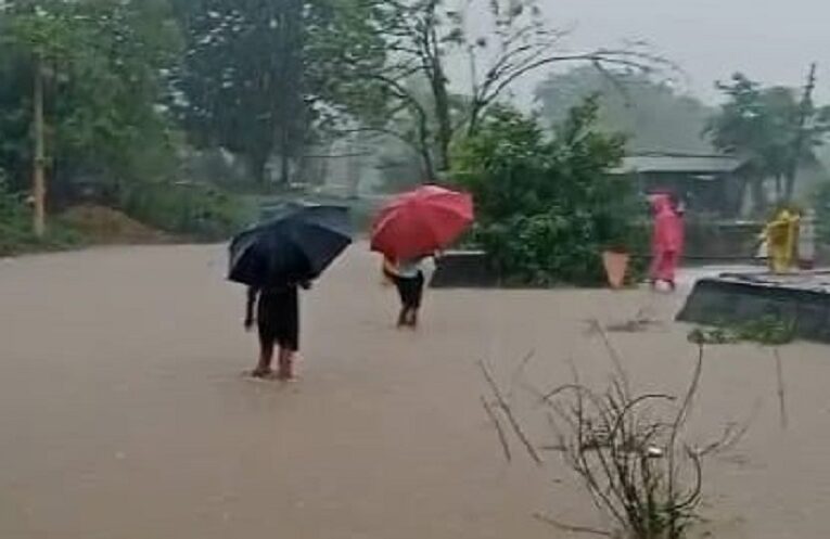 Mahuva Road Closure: મહુવામાં ભારે વરસાદથી બે માર્ગો બંધ 27 rain alert
